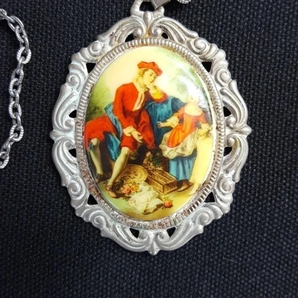 Vintage renaissance Pendant Necklace - Picture 2 of 4